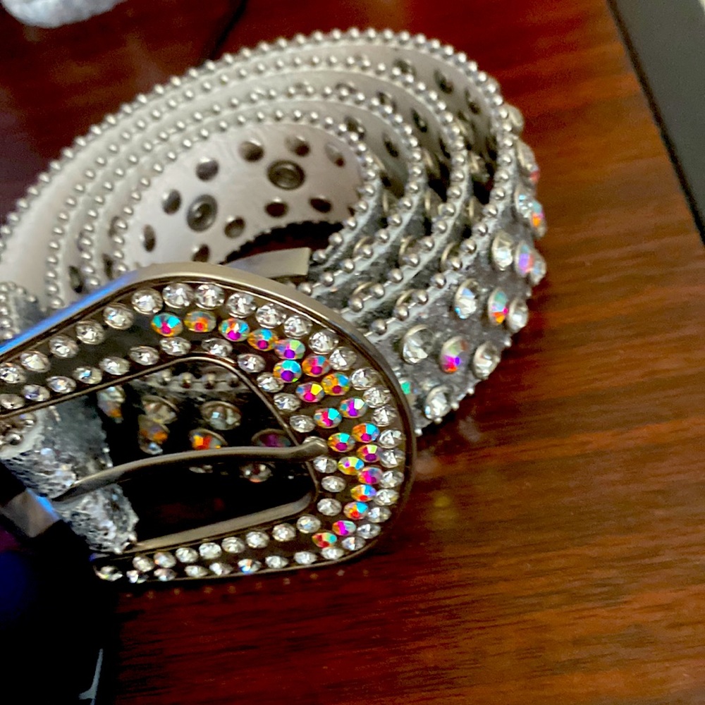 studded belt, tryna get rid of pls buy